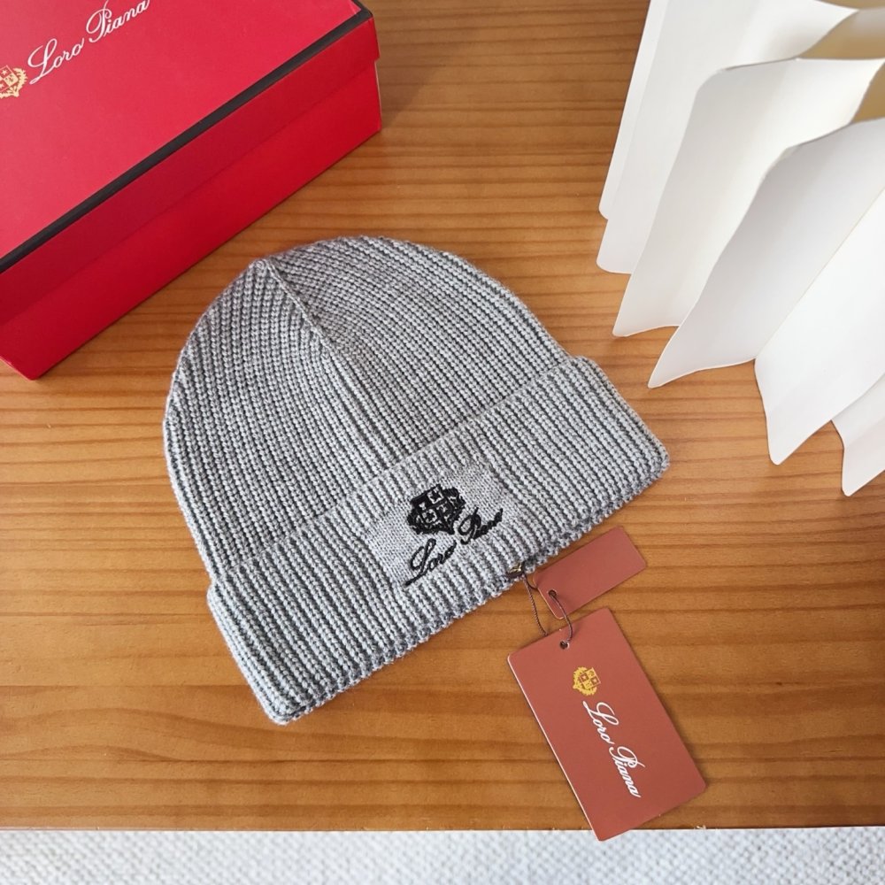 В'язана вовняна шапка