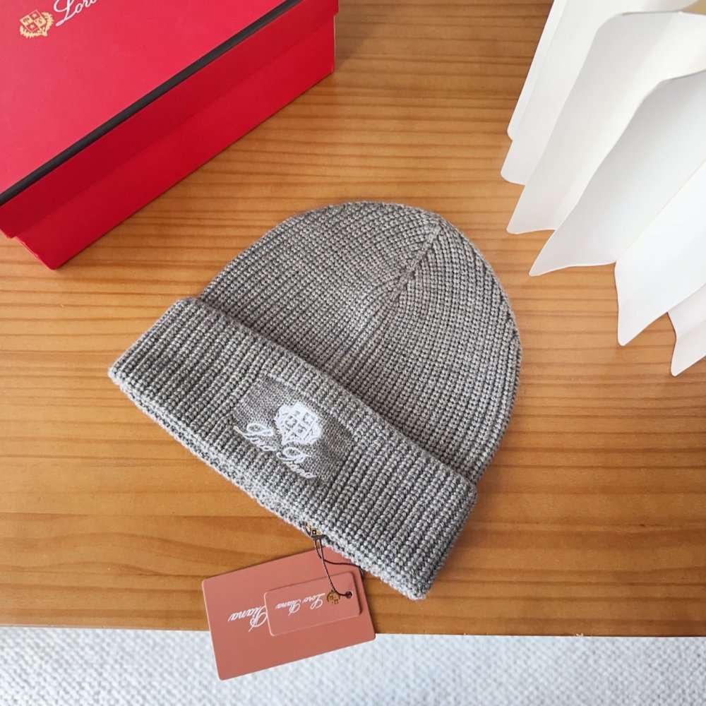 В'язана вовняна шапка