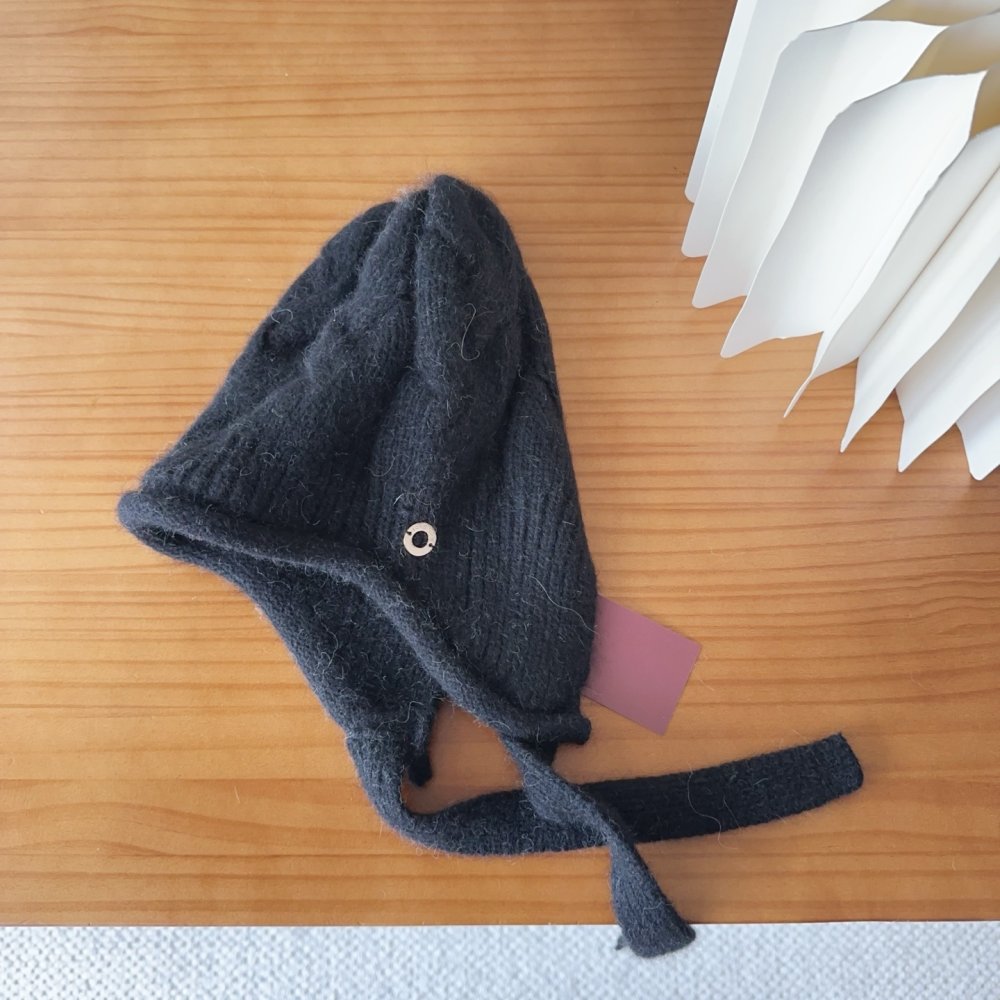 Knitted woolen a cap фото 2