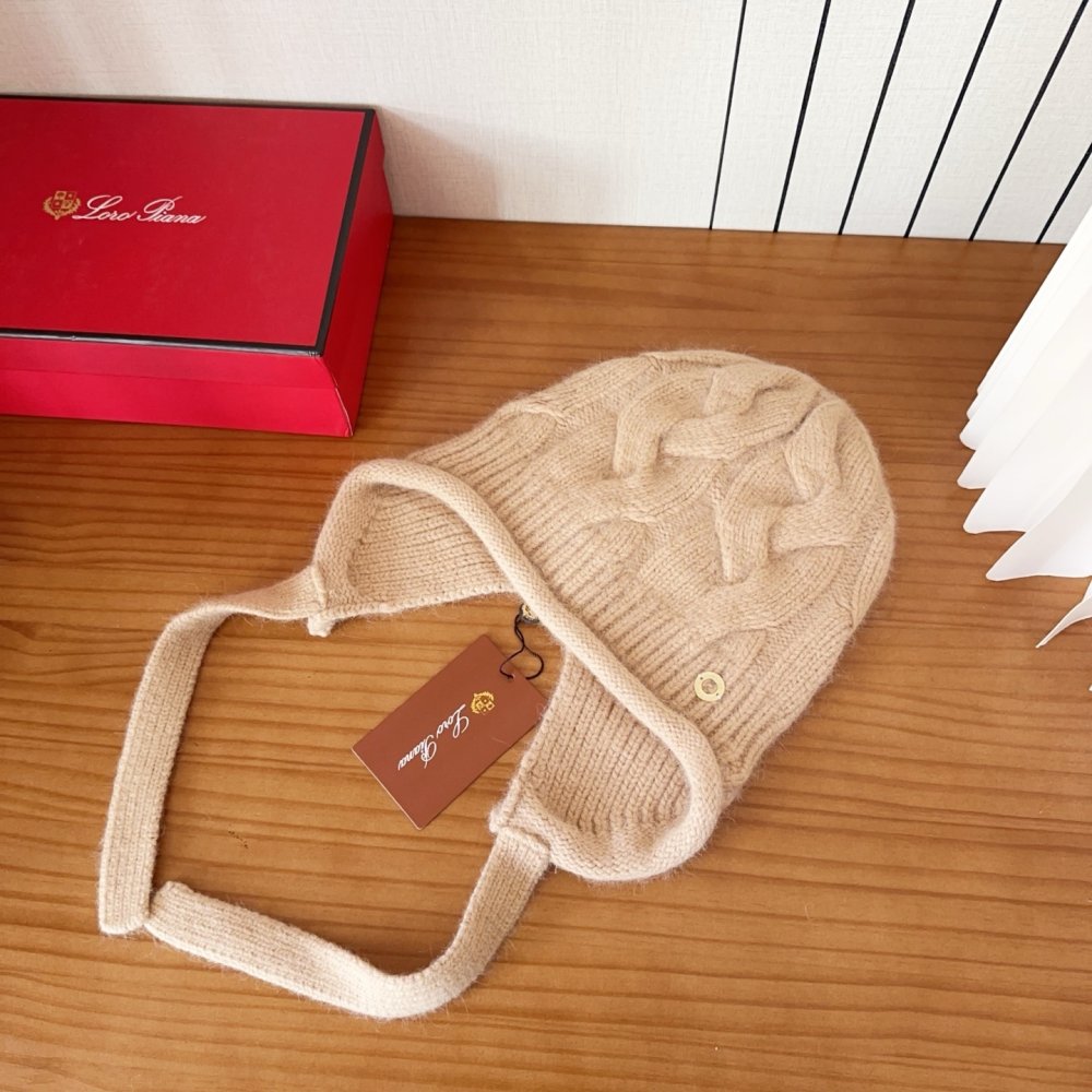 В'язана вовняна шапка фото 2