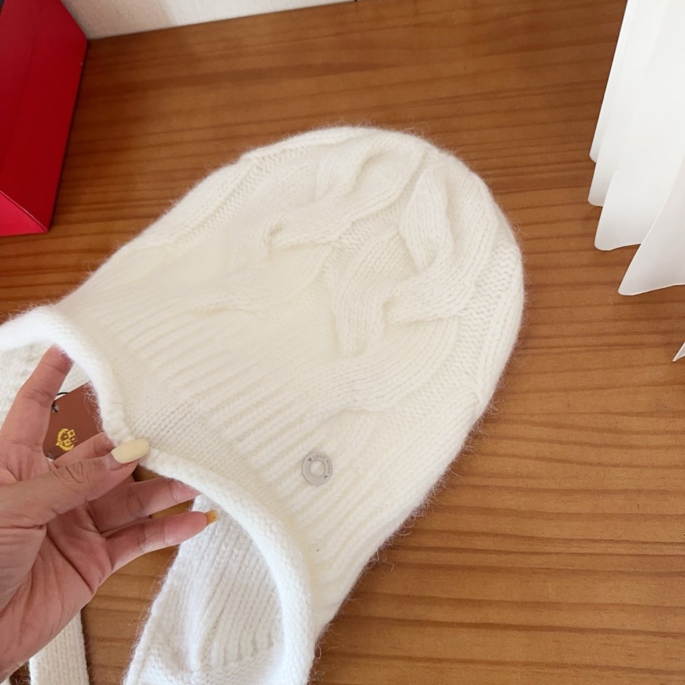 В'язана вовняна шапка фото 2