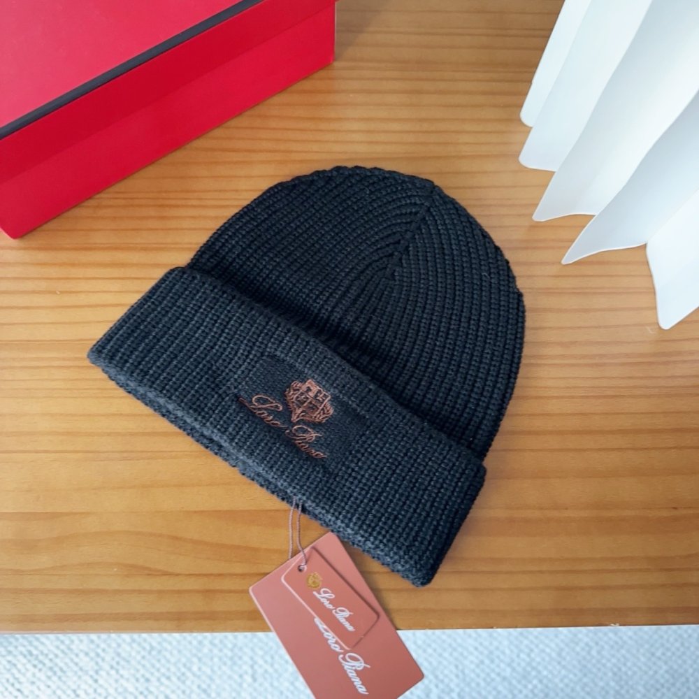 В'язана вовняна шапка фото 2