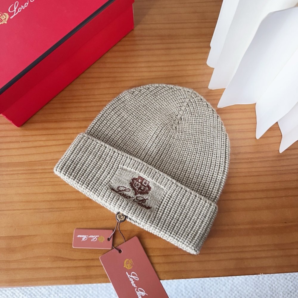 В'язана вовняна шапка фото 2