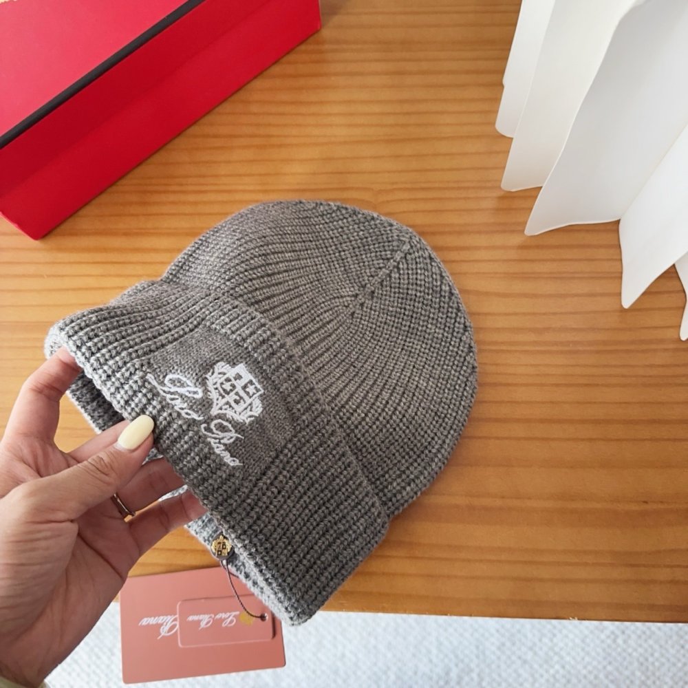 В'язана вовняна шапка фото 2