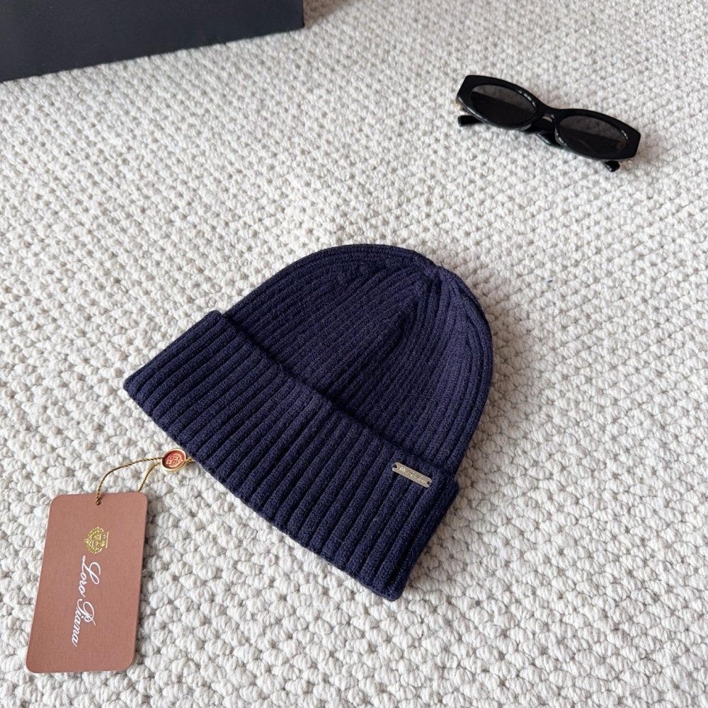 В'язана вовняна шапка фото 2