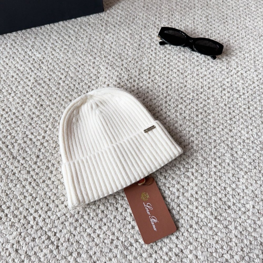 В'язана вовняна шапка фото 2