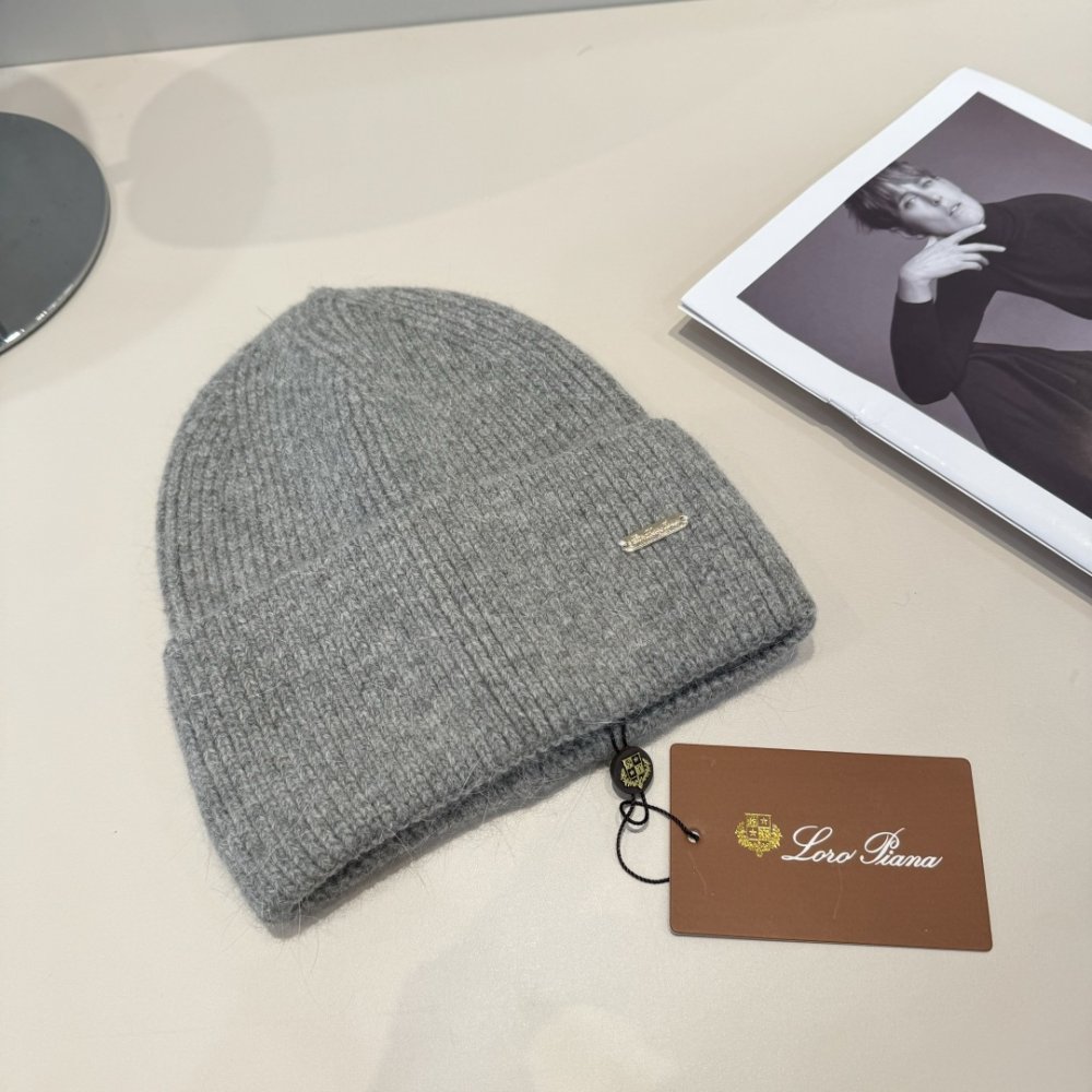 В'язана вовняна шапка фото 2