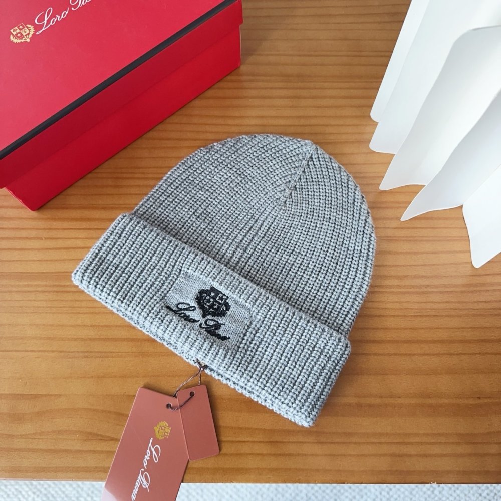 В'язана вовняна шапка фото 2