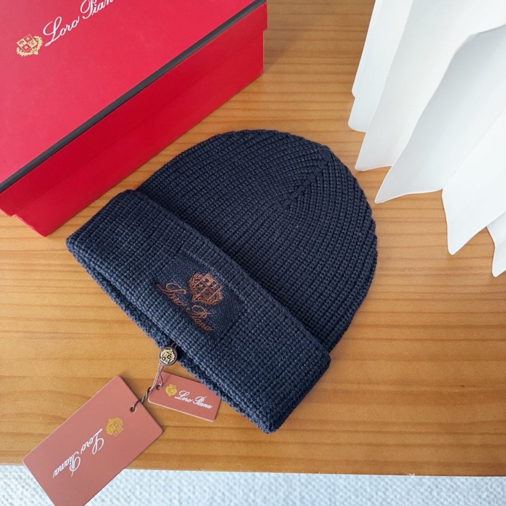 В'язана вовняна шапка фото 2