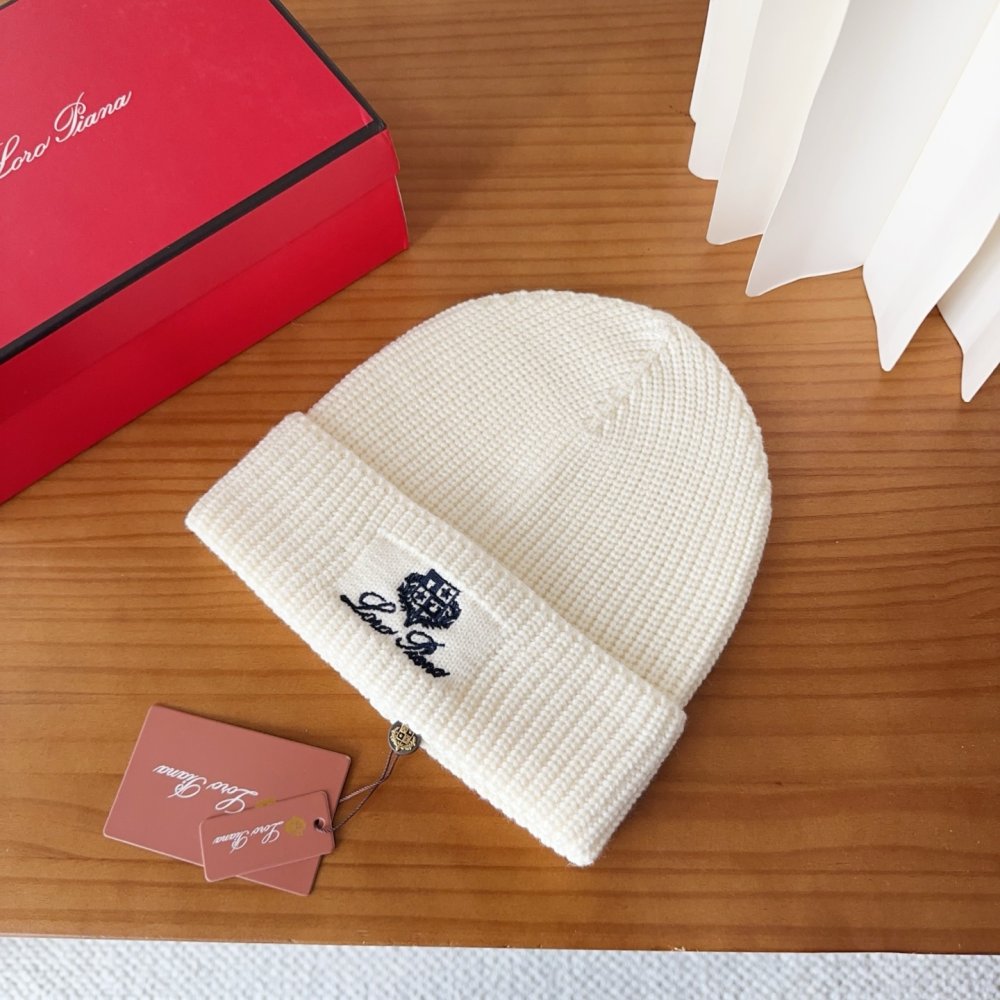 В'язана вовняна шапка фото 2