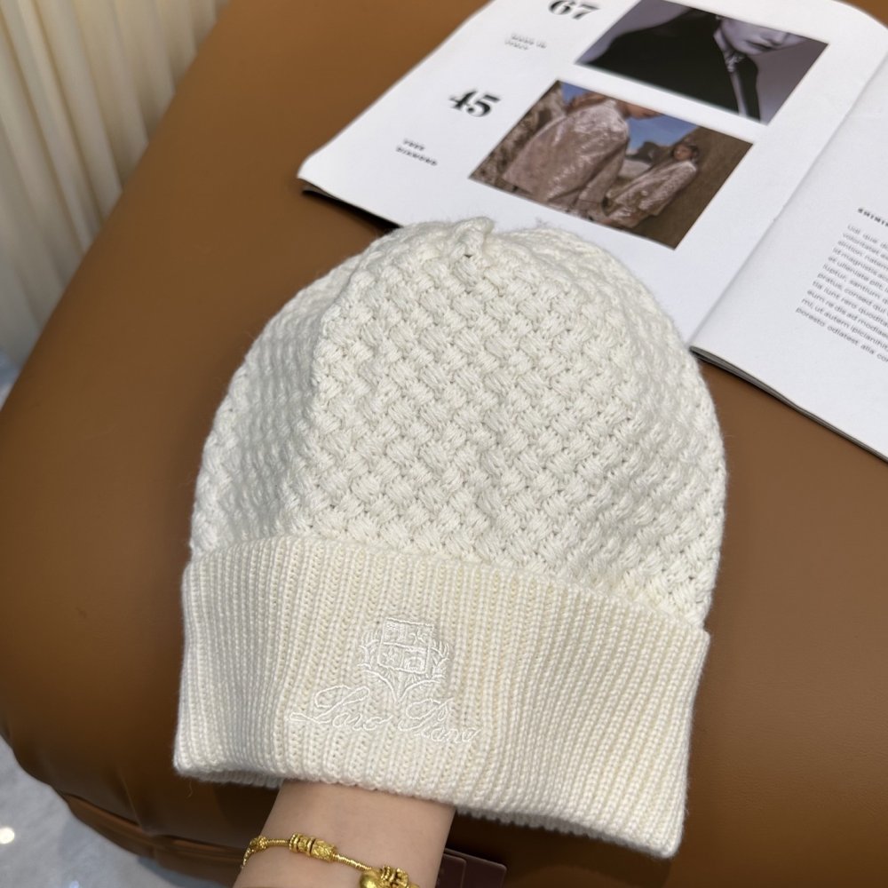 Вязаная шерстяная шапка фото 2