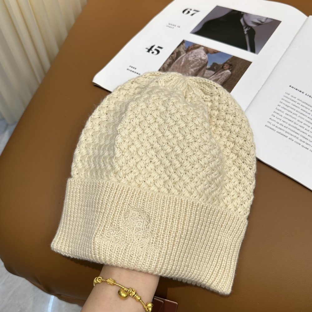 В'язана вовняна шапка фото 2