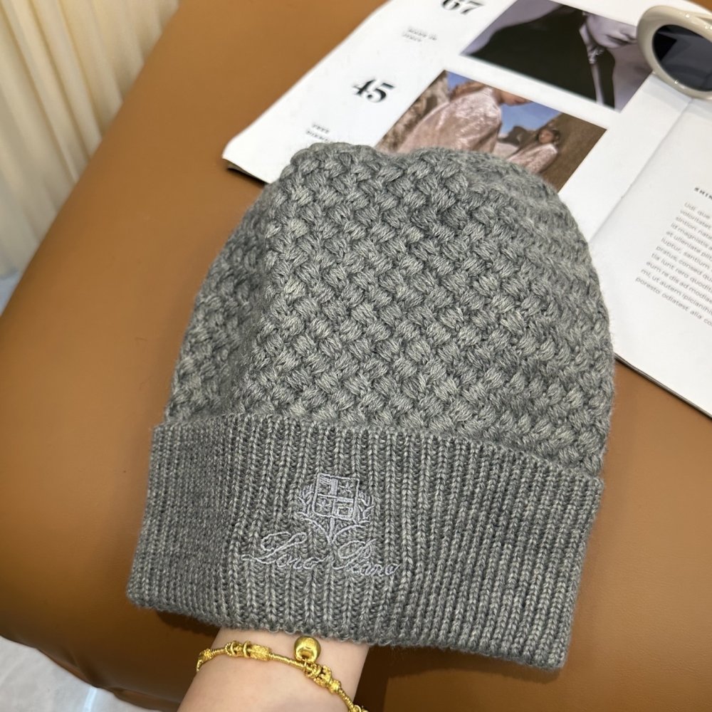 В'язана вовняна шапка фото 2