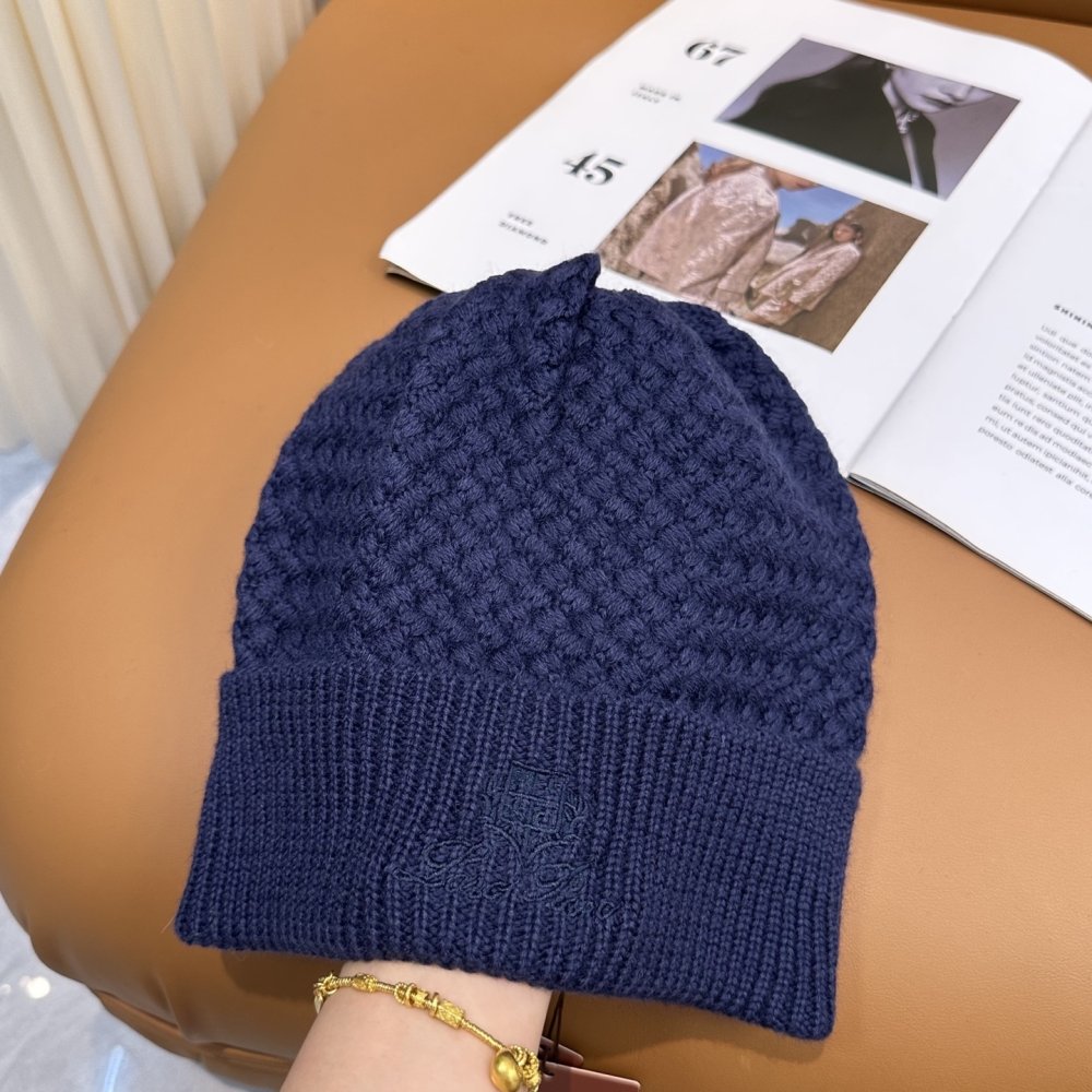 В'язана вовняна шапка фото 2