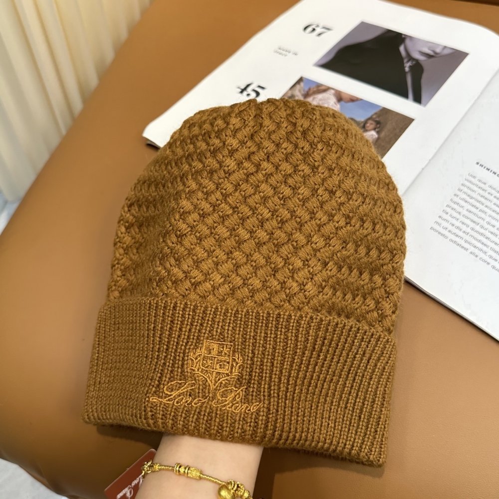 В'язана вовняна шапка фото 2