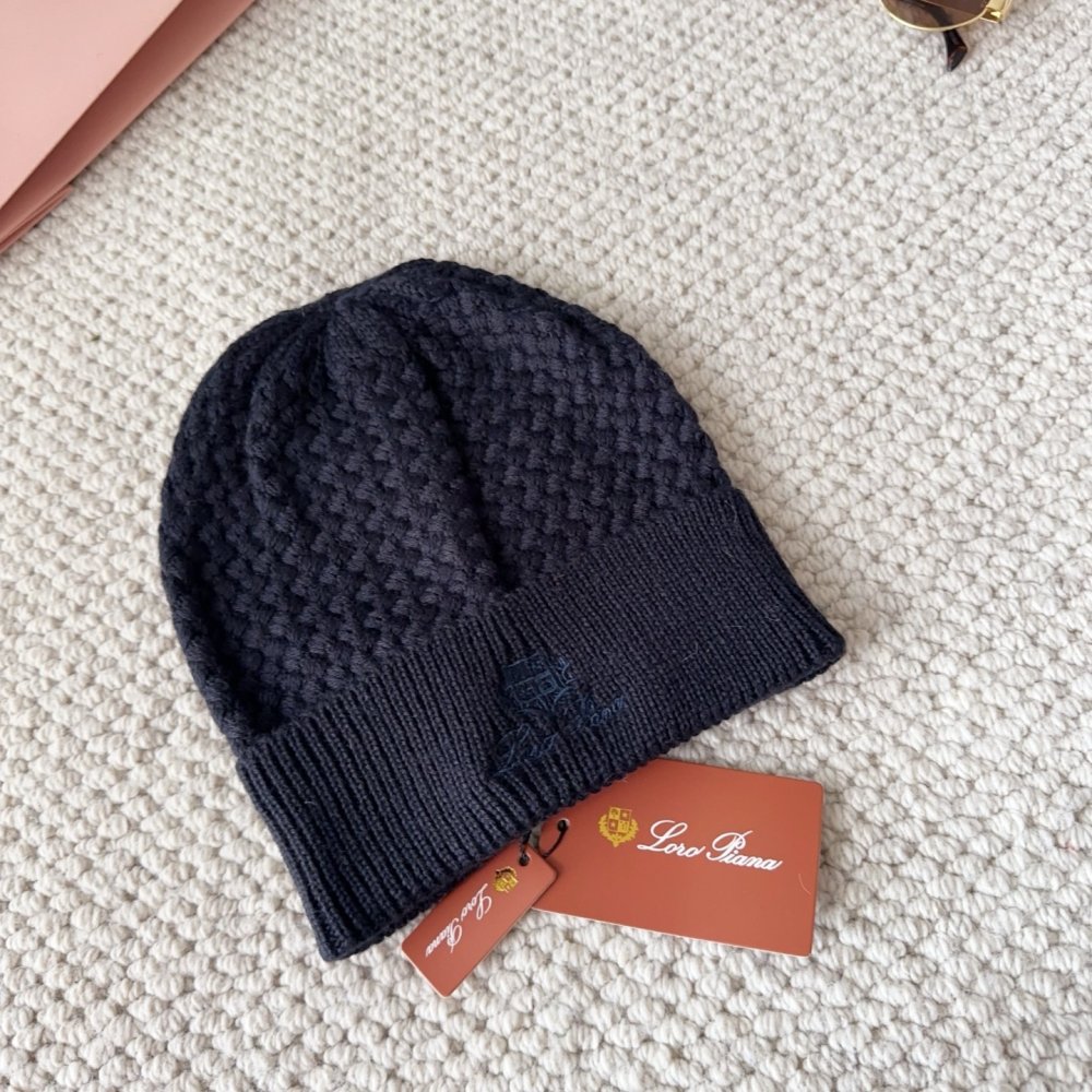 В'язана вовняна шапка фото 2