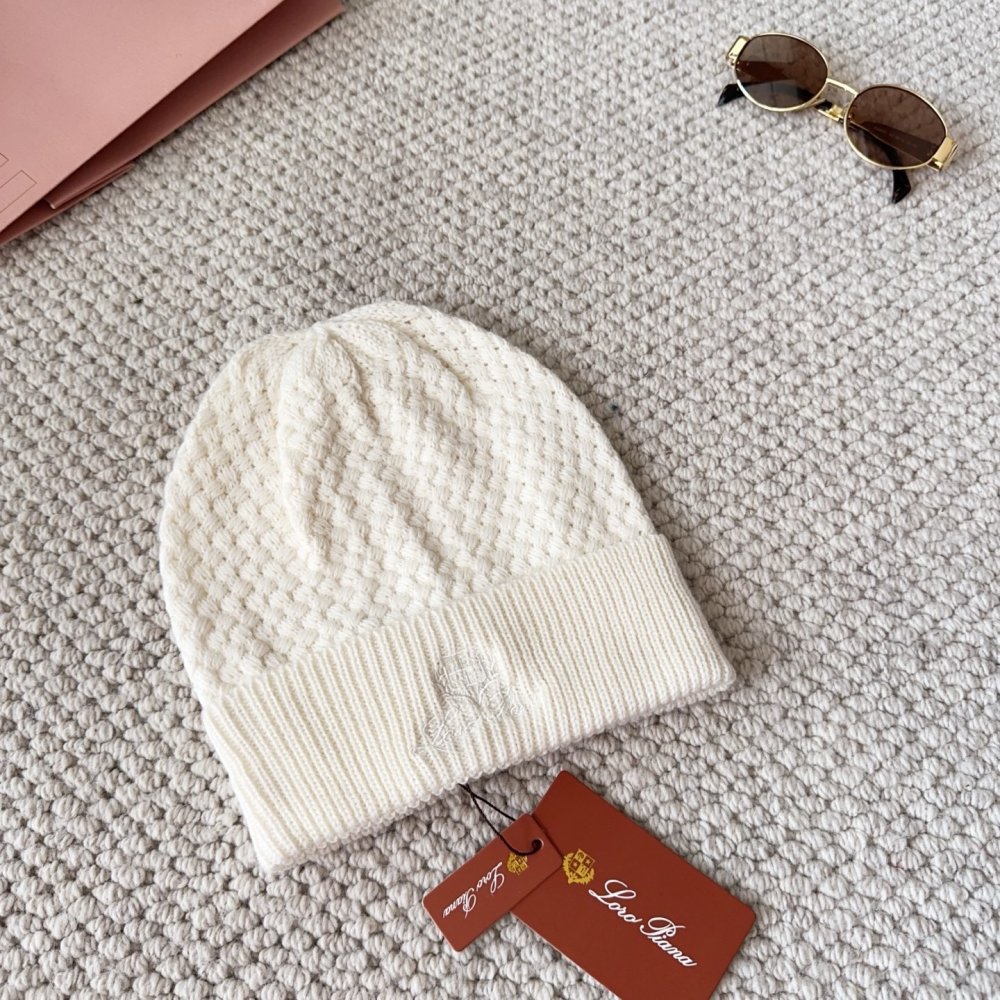 В'язана вовняна шапка фото 2