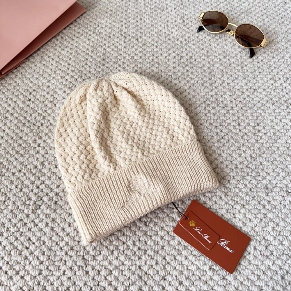 В'язана вовняна шапка фото 2