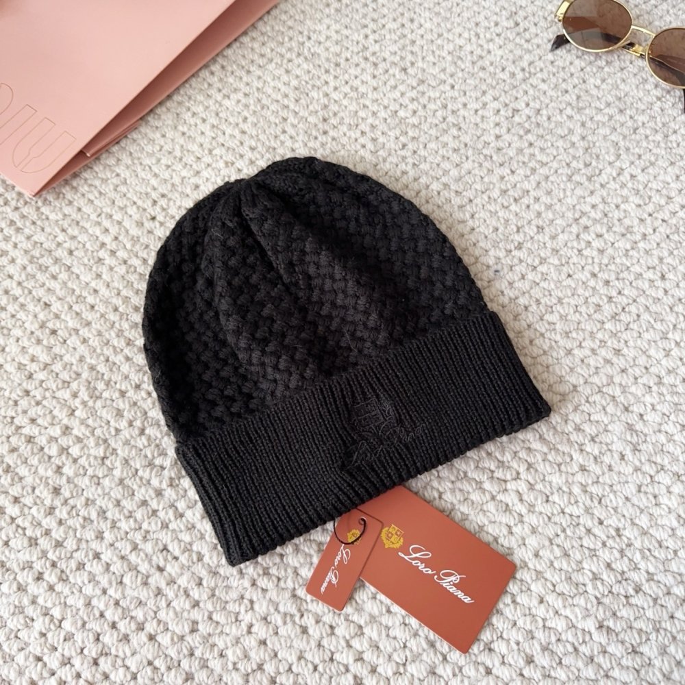 В'язана вовняна шапка фото 2