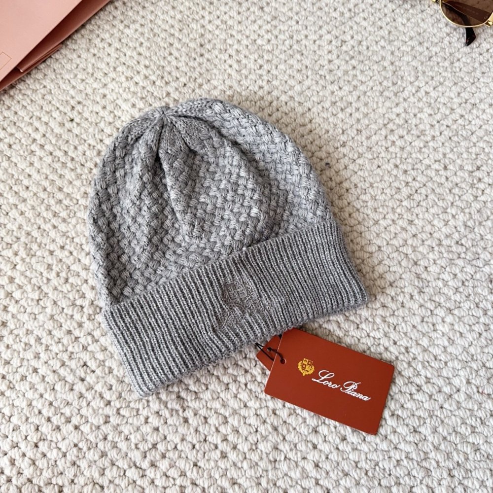 В'язана вовняна шапка фото 2