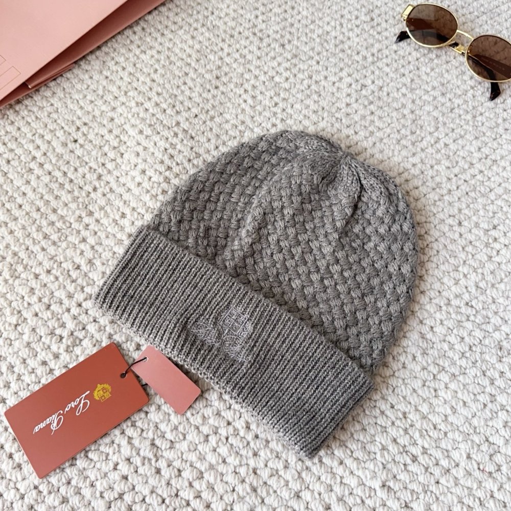 В'язана вовняна шапка фото 2