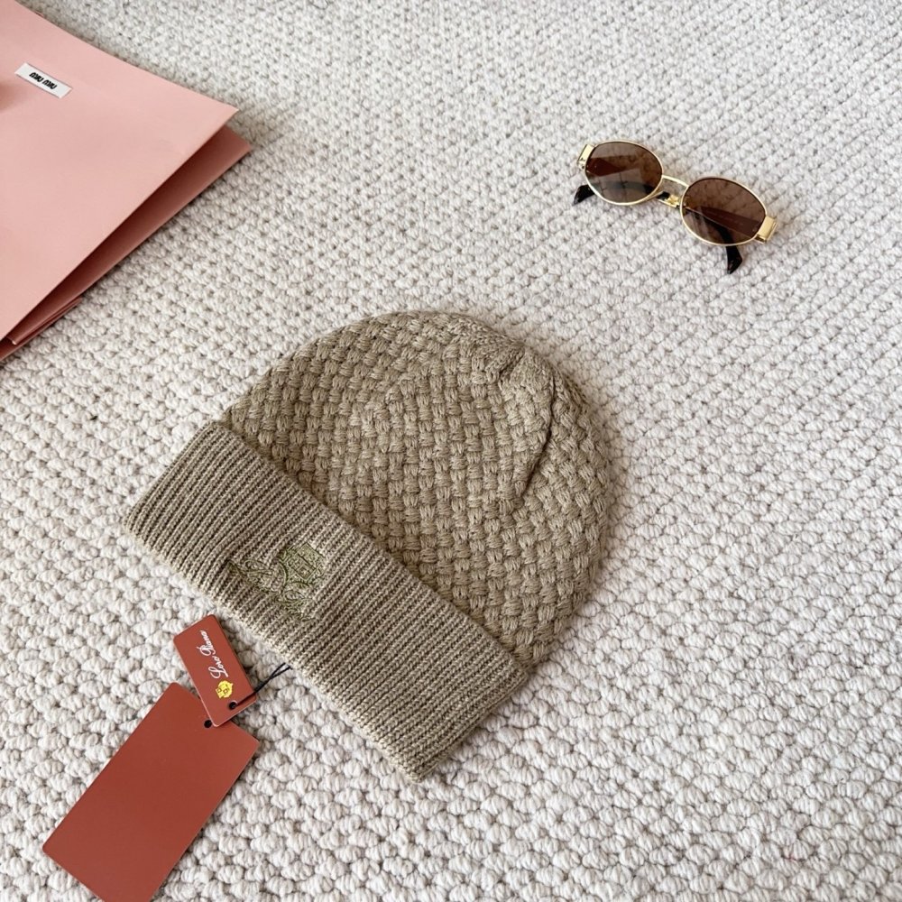 В'язана вовняна шапка фото 2