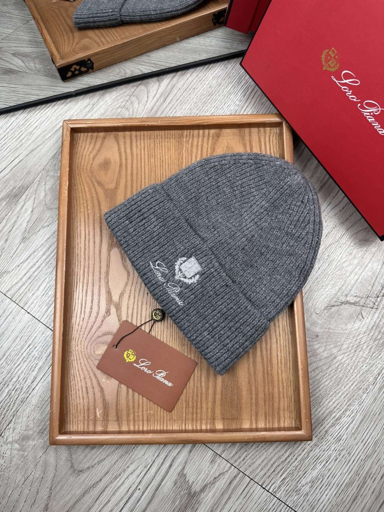 В'язана вовняна шапка фото 2