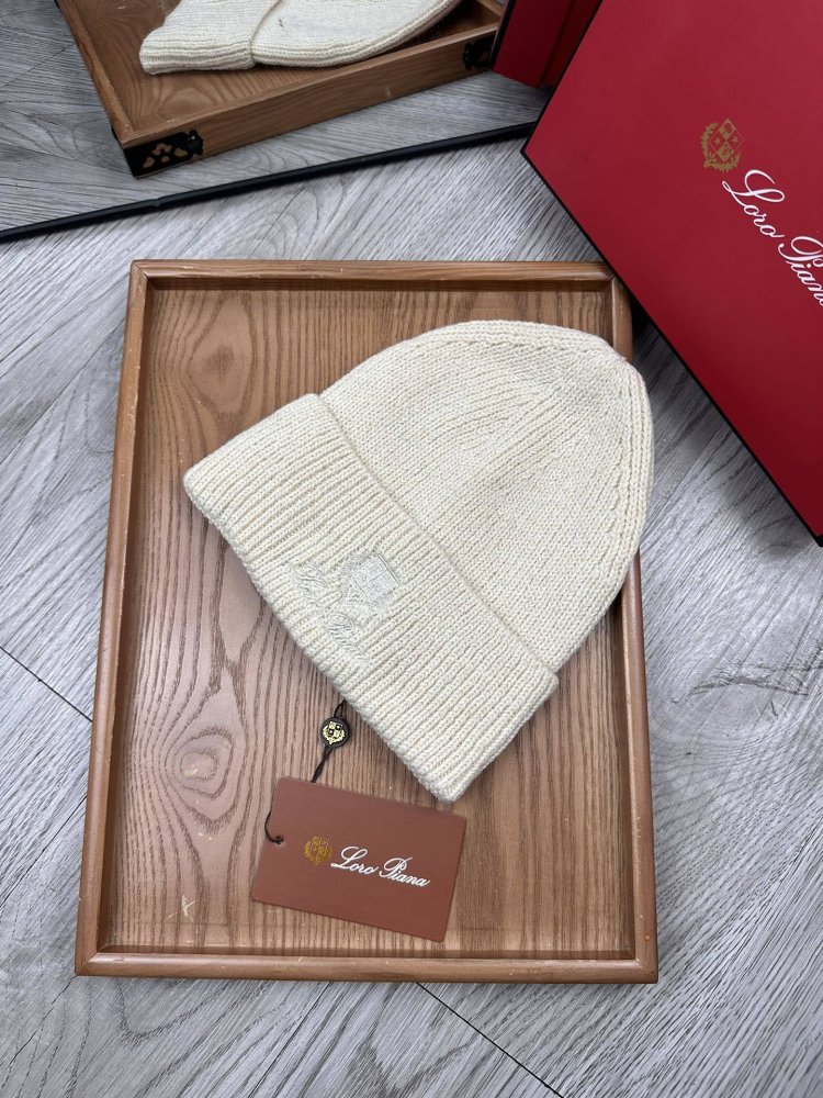 В'язана вовняна шапка фото 2