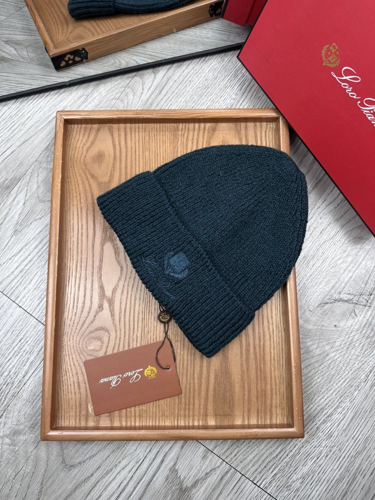 В'язана вовняна шапка фото 2