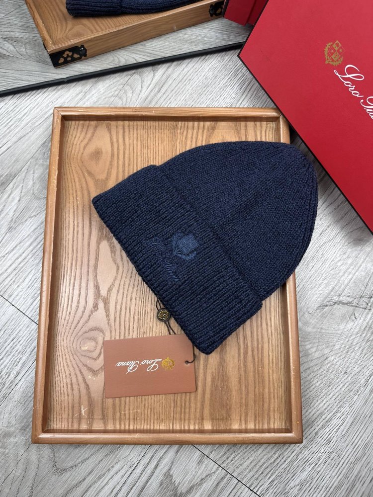 В'язана вовняна шапка фото 2