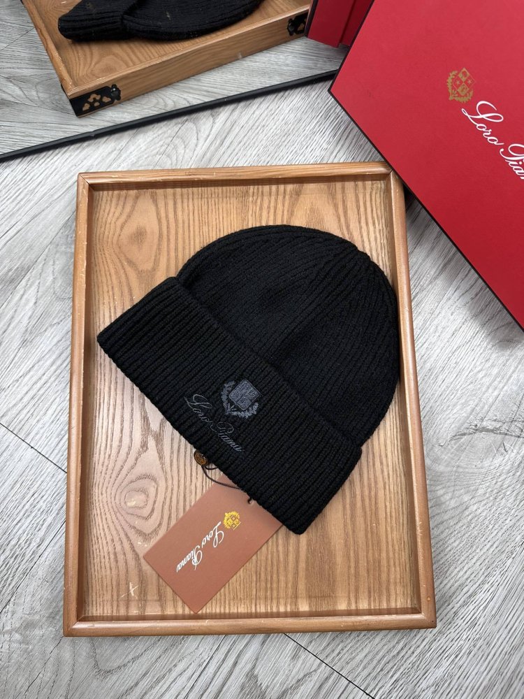 В'язана вовняна шапка фото 2