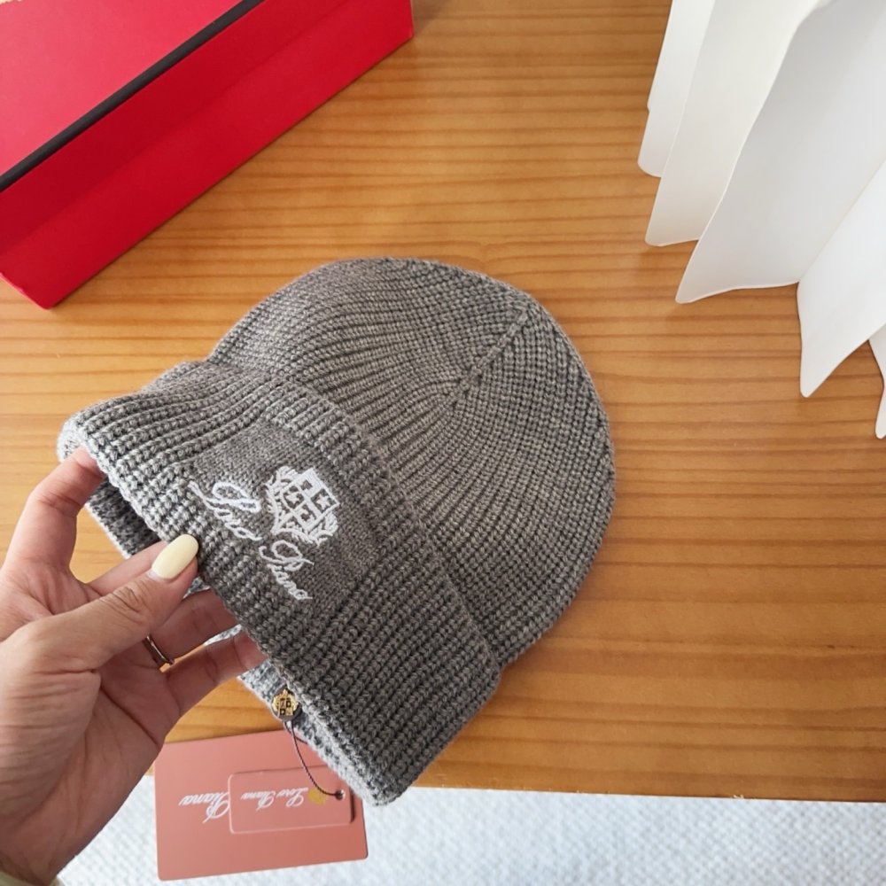 В'язана вовняна шапка фото 2