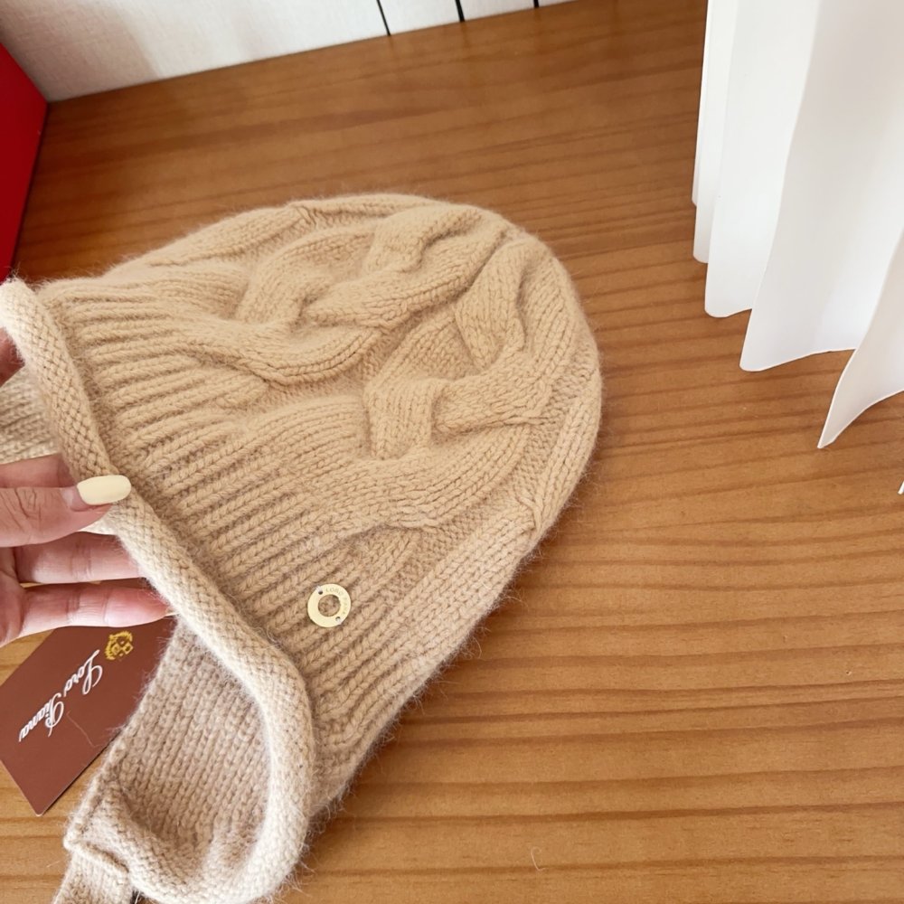 В'язана вовняна шапка фото 3