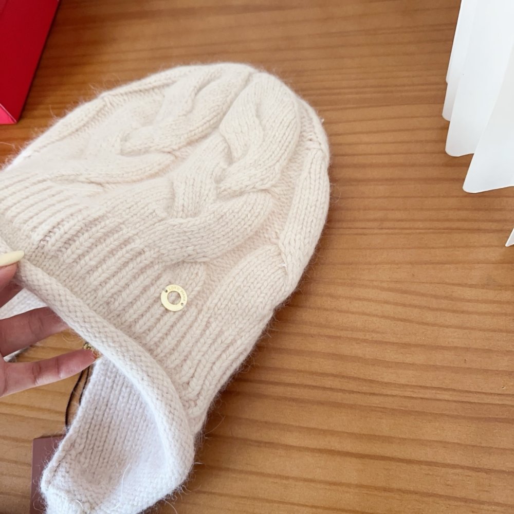 В'язана вовняна шапка фото 3