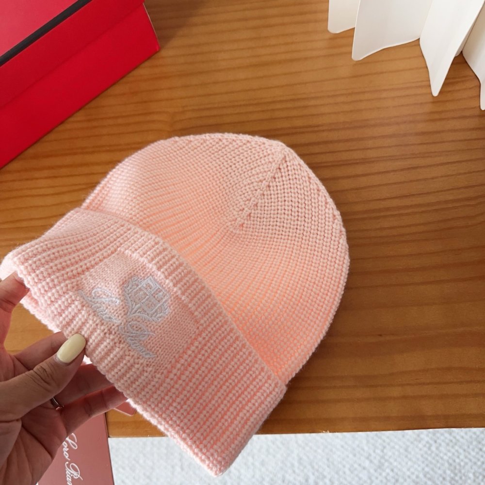 В'язана вовняна шапка фото 3