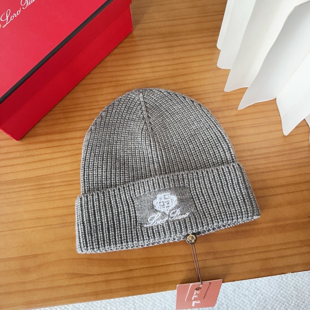 В'язана вовняна шапка фото 3