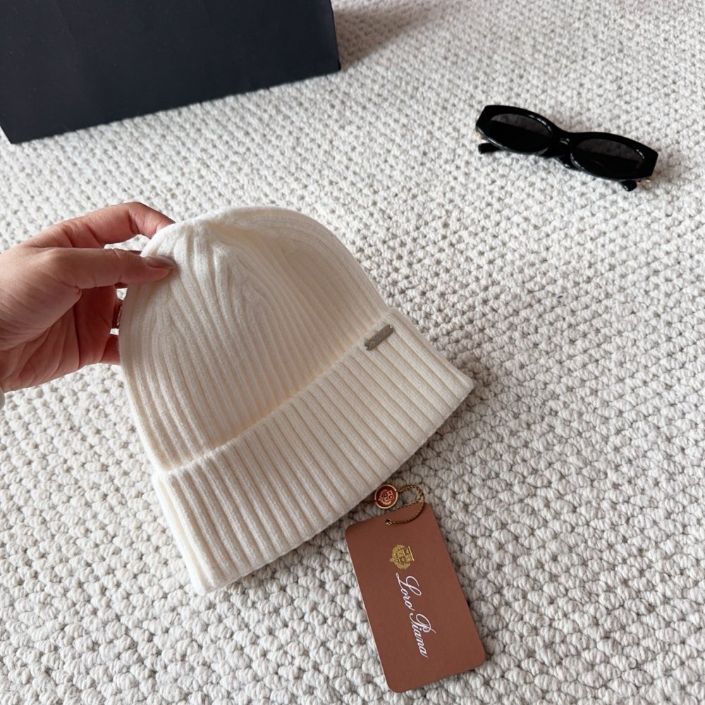 В'язана вовняна шапка фото 3