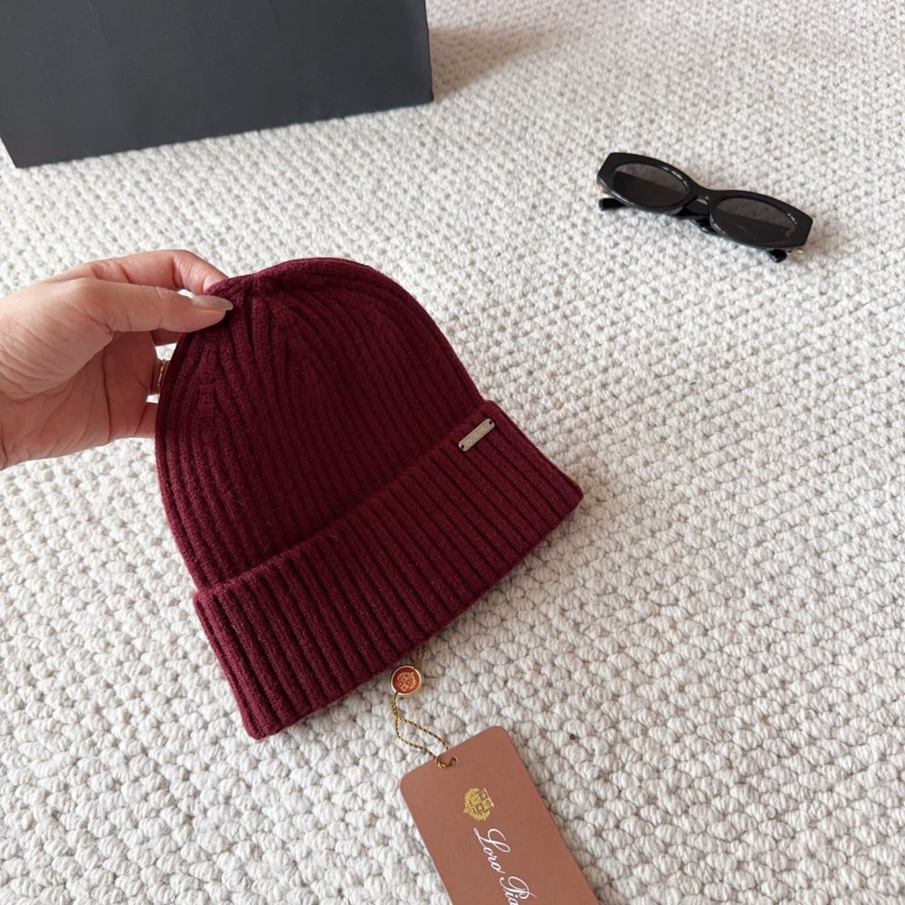 В'язана вовняна шапка фото 3