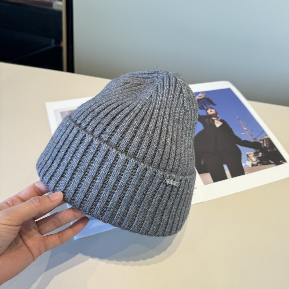 В'язана вовняна шапка фото 3