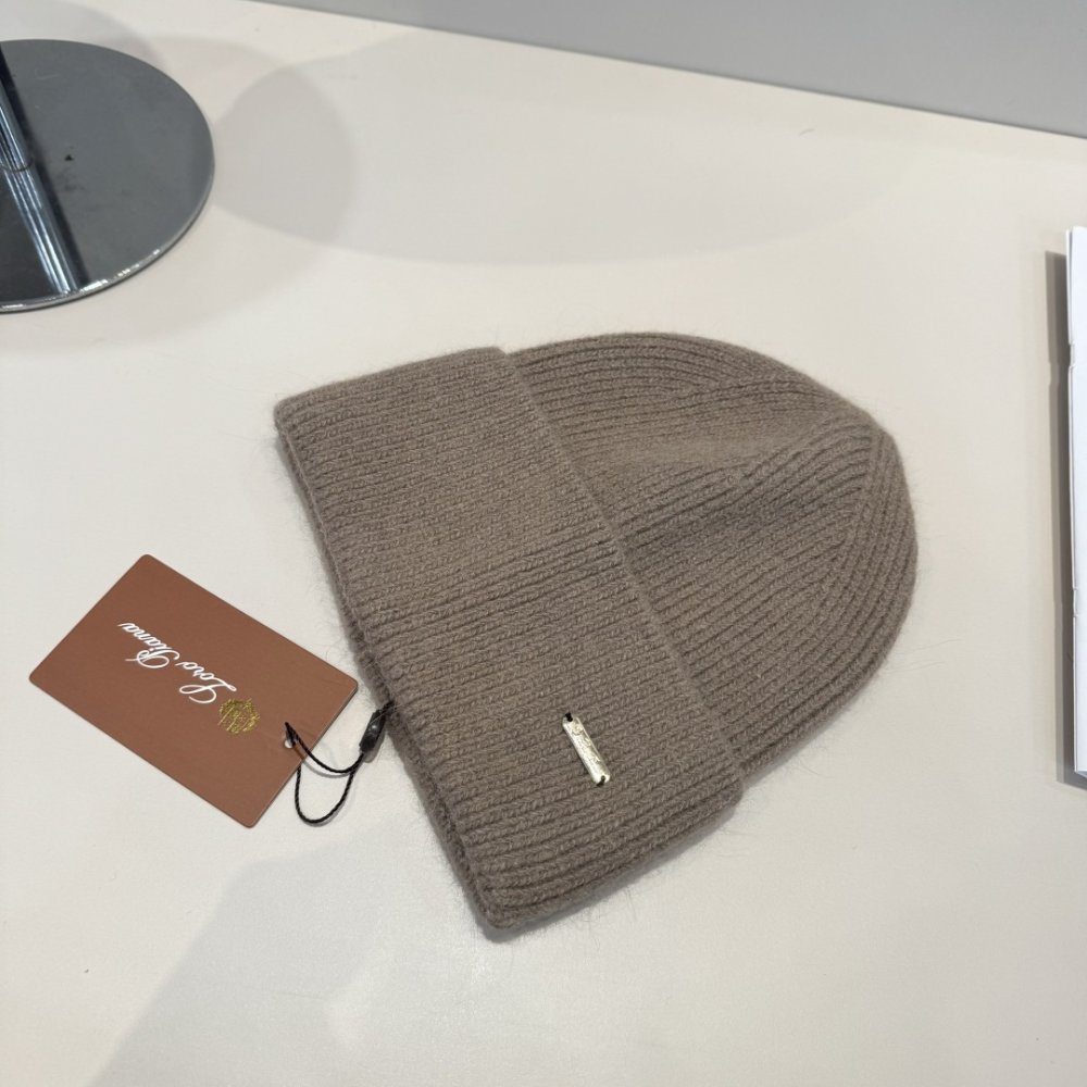 В'язана вовняна шапка фото 3