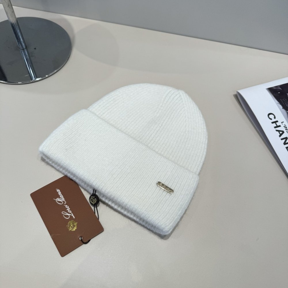 В'язана вовняна шапка фото 3