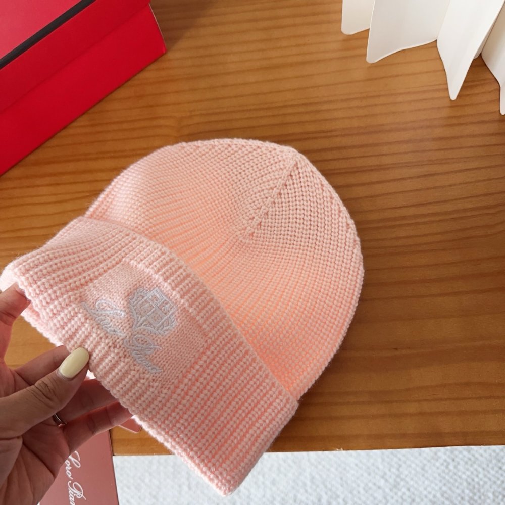 В'язана вовняна шапка фото 3