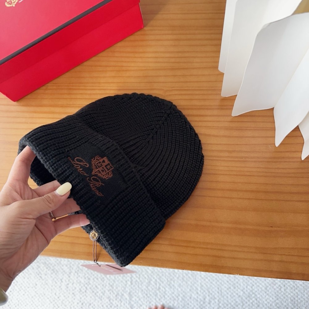 В'язана вовняна шапка фото 3