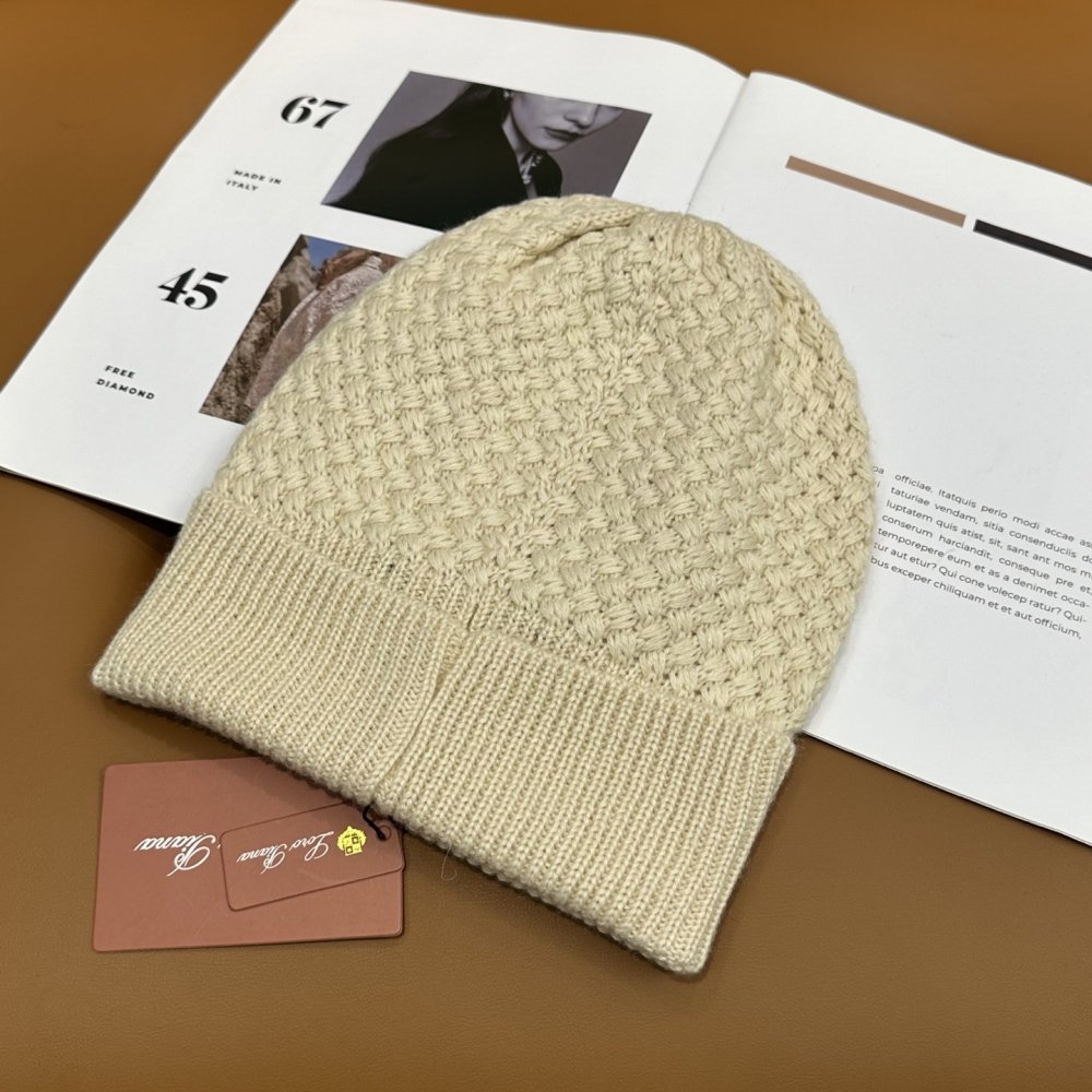 В'язана вовняна шапка фото 3