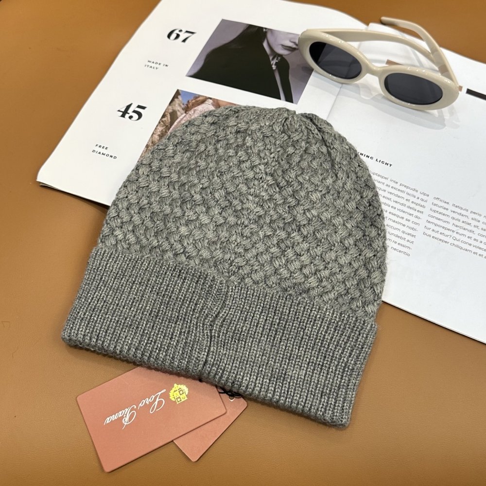 В'язана вовняна шапка фото 3