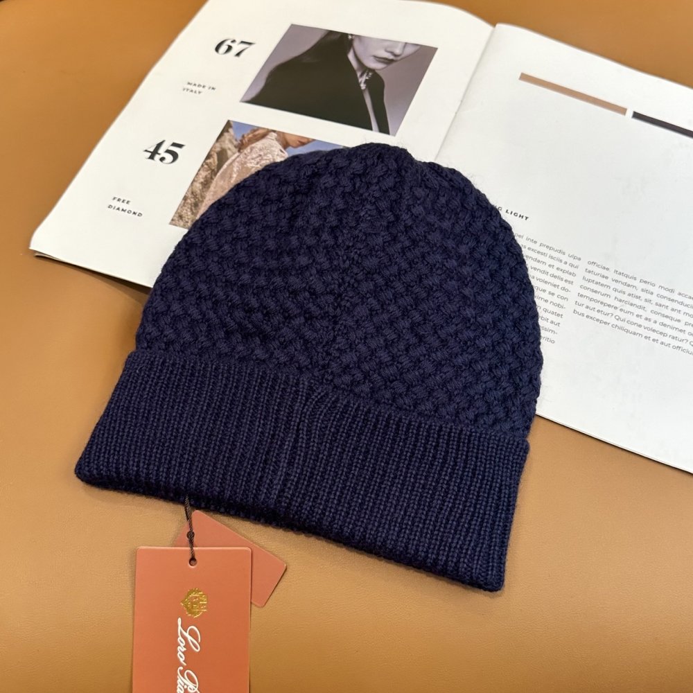 В'язана вовняна шапка фото 3