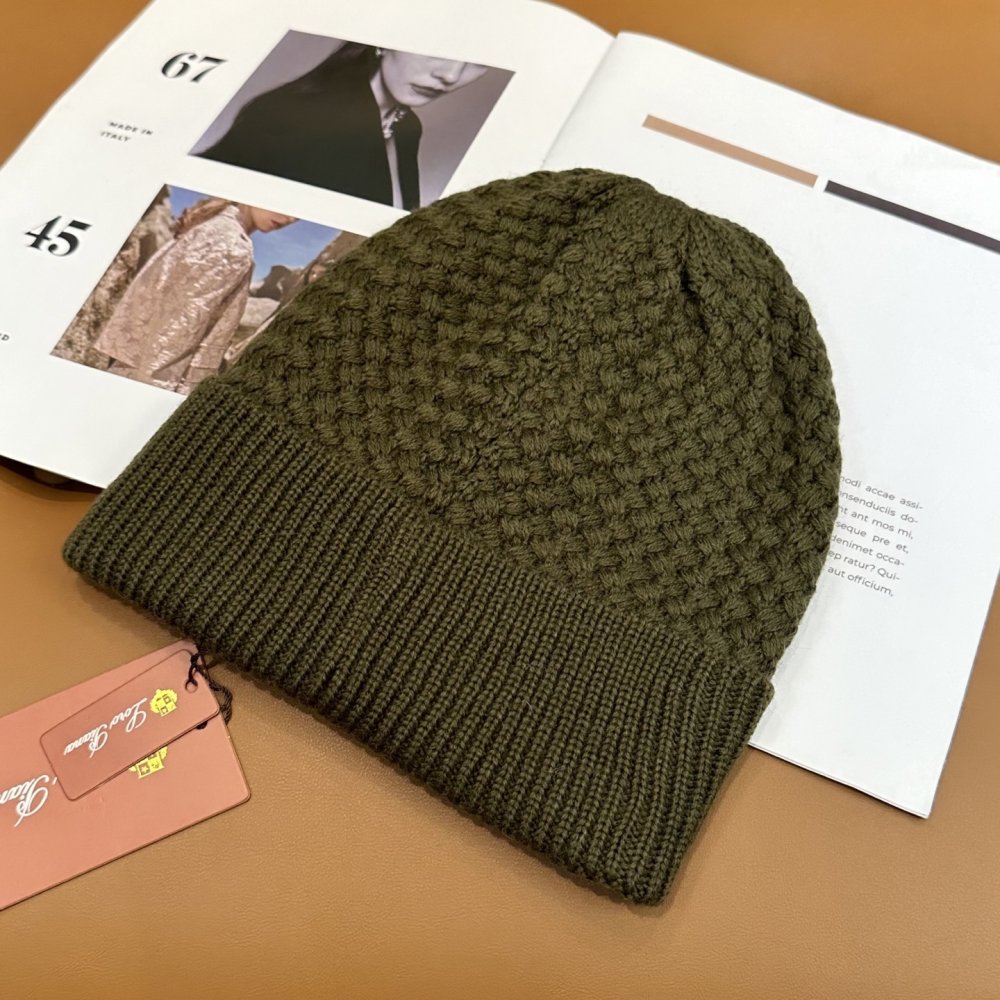 В'язана вовняна шапка фото 3