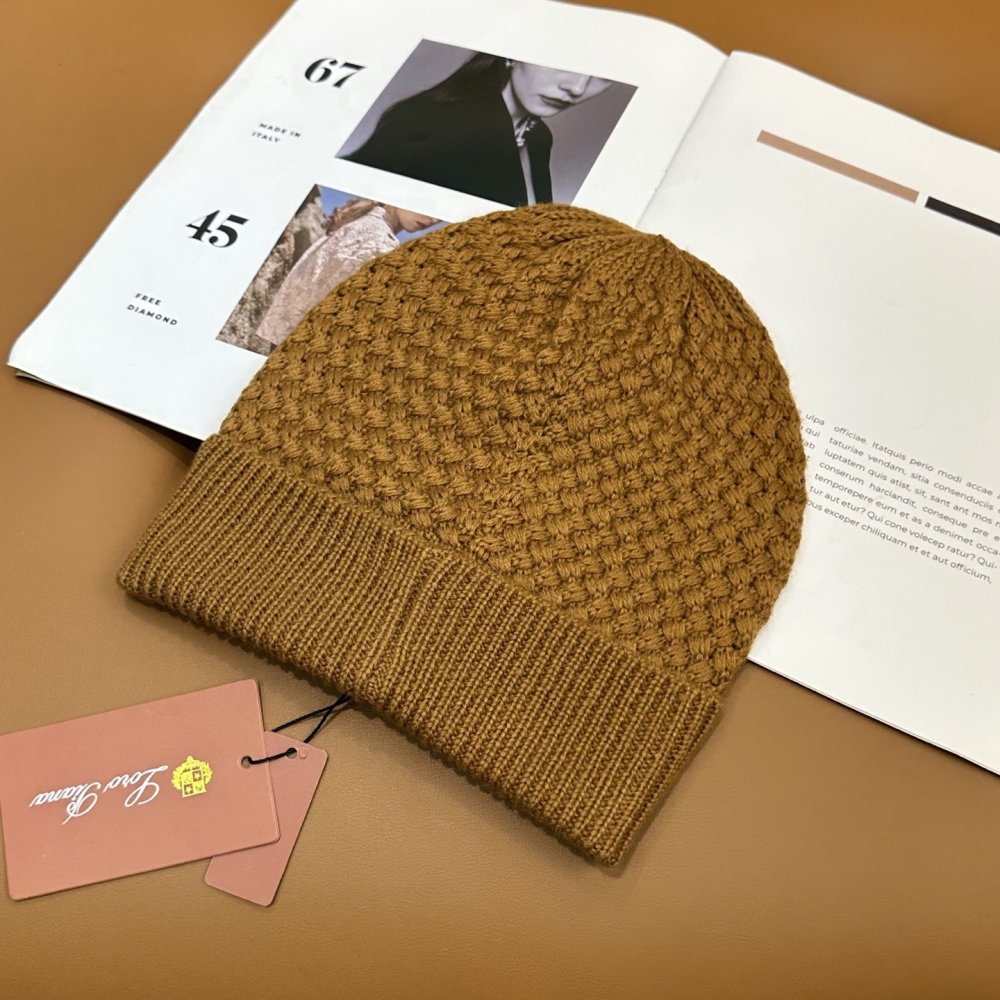 В'язана вовняна шапка фото 3