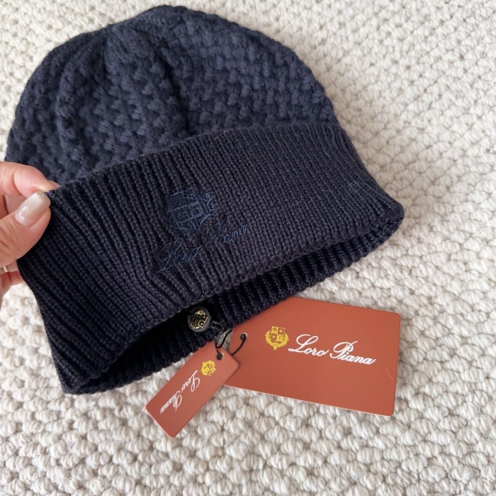 В'язана вовняна шапка фото 3