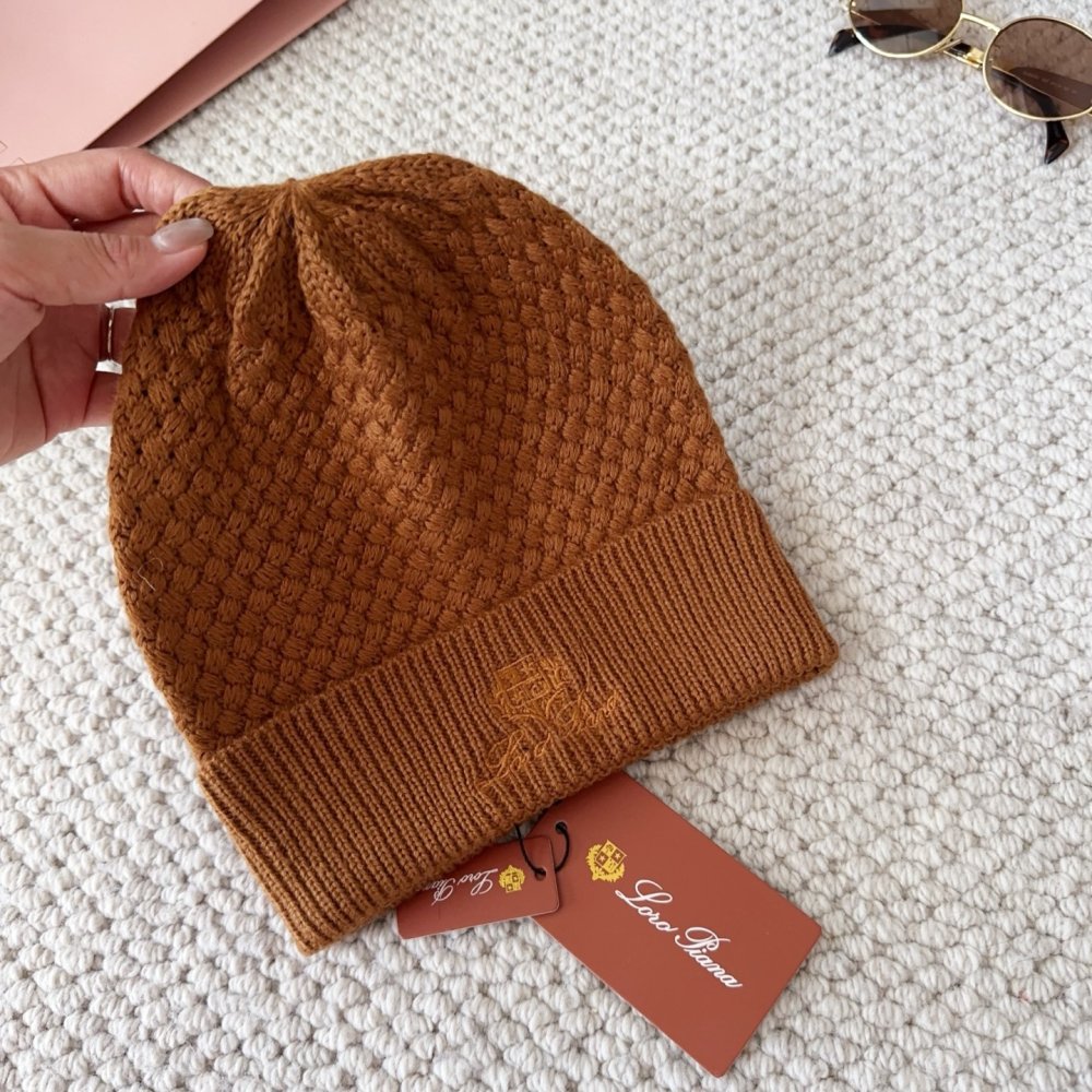 В'язана вовняна шапка фото 3